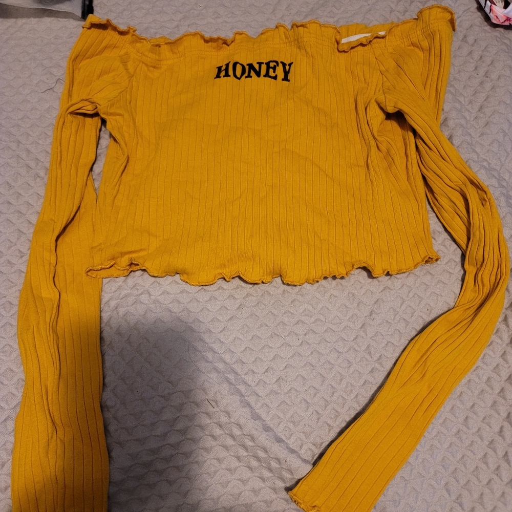 New Medium long sleeve crop top